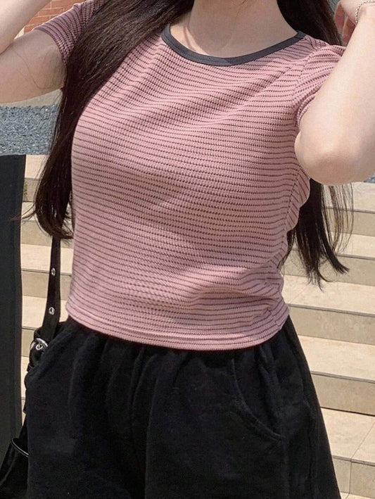 Camiseta ajustada de manga corta con cuello redondo