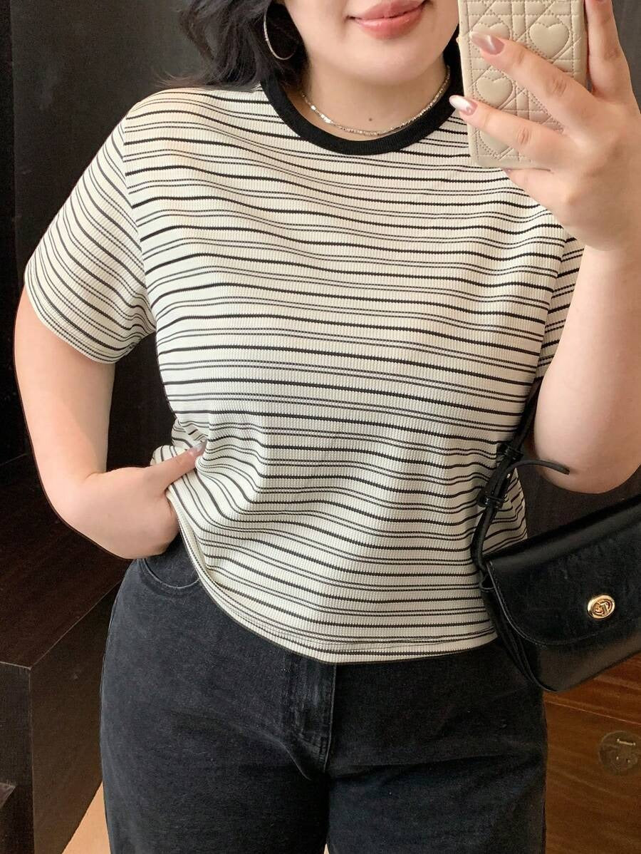 Camiseta ajustada de manga corta con cuello redondo