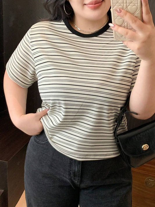 Camiseta ajustada de manga corta con cuello redondo