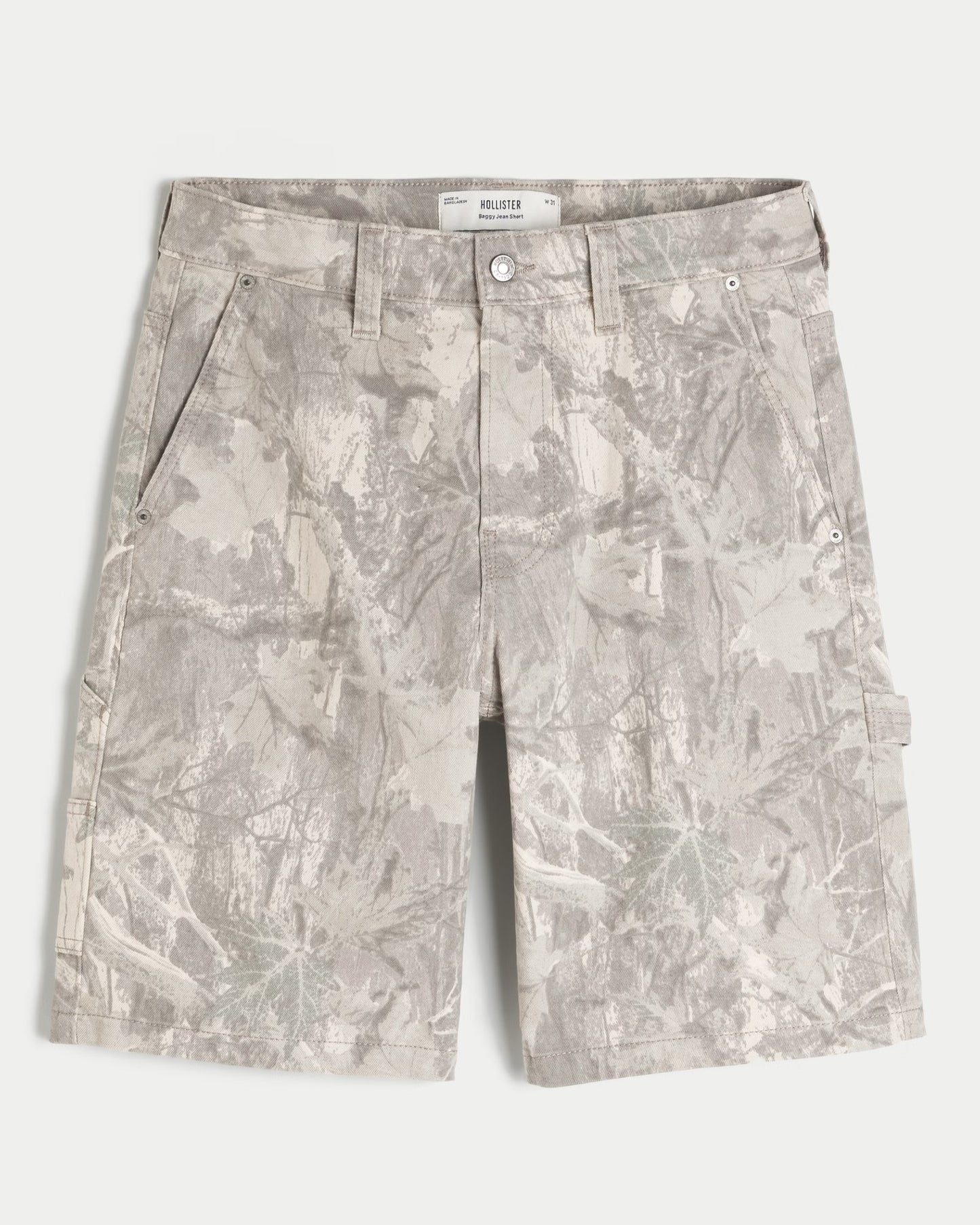 Bermuda denim estilo camuflaje y corte holgado