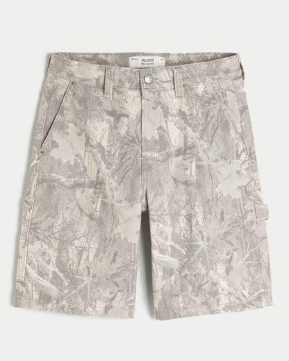 Bermuda denim estilo camuflaje y corte holgado