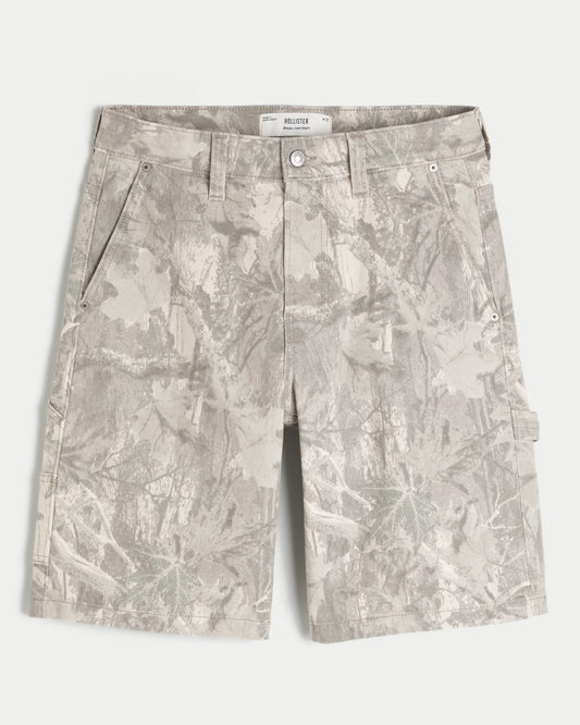 Bermuda denim estilo camuflaje y corte holgado