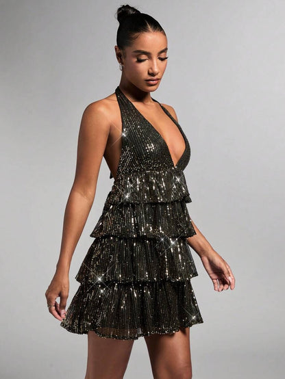 Vestido casual corto con espalda descubierta, lazo y decoración de lentejuelas