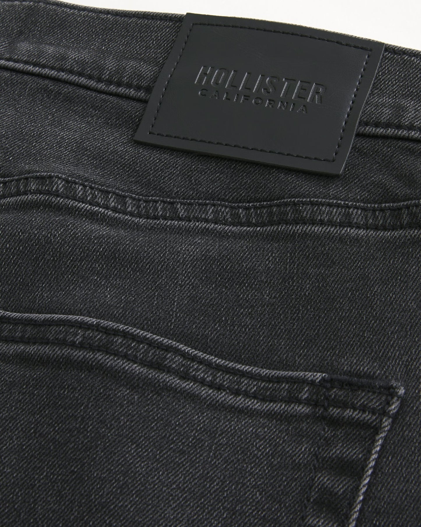 Jean ajustado atlético con lavado