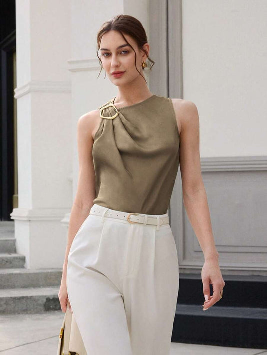 Blusa cuello redondo con pliegues y anillo