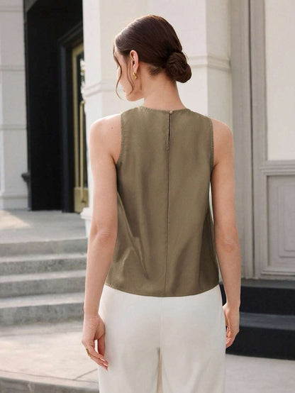 Blusa cuello redondo con pliegues y anillo