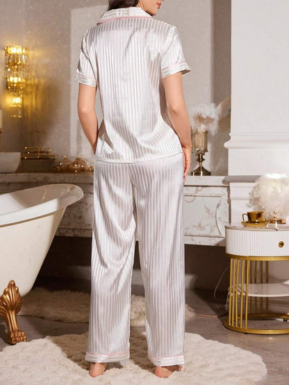 Pijama con top de manga corta con cuello de solapa y ribete de contraste