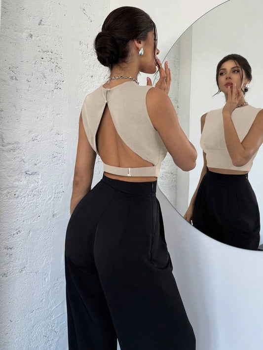 Blusa de mujer elegante, delicada, sexy espalda descubierta en triangulo