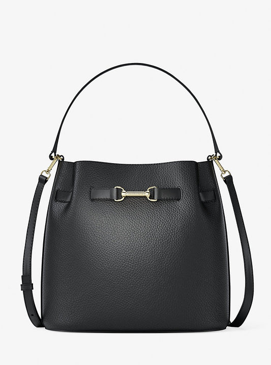 Cartera mediana tipo bandolero con piel granulada