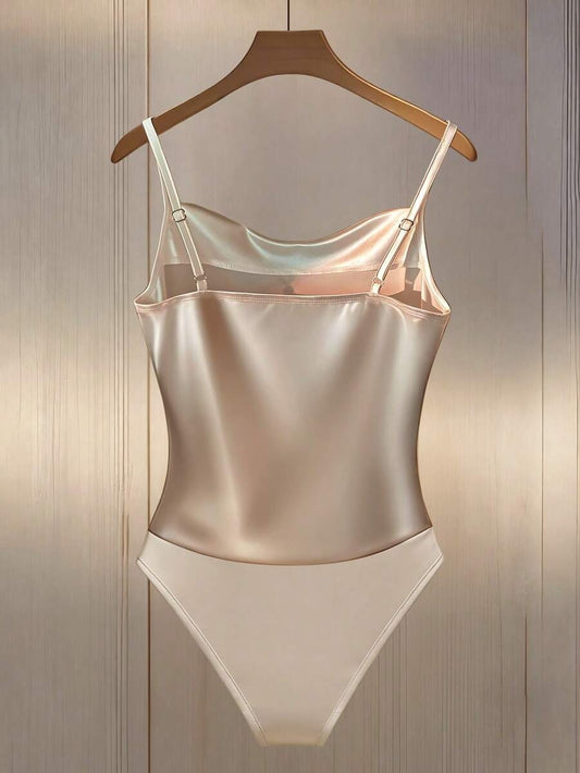 Body con cuello y adornos dorados