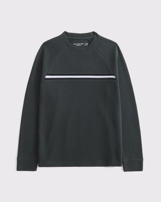 Sueter cuello redondo texturizado con franja central para niño