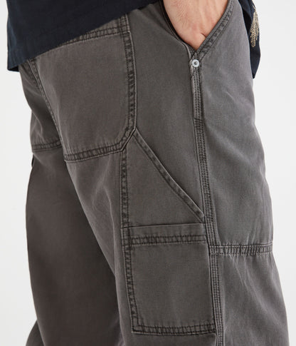 Pantalón holgado tipo carpintero