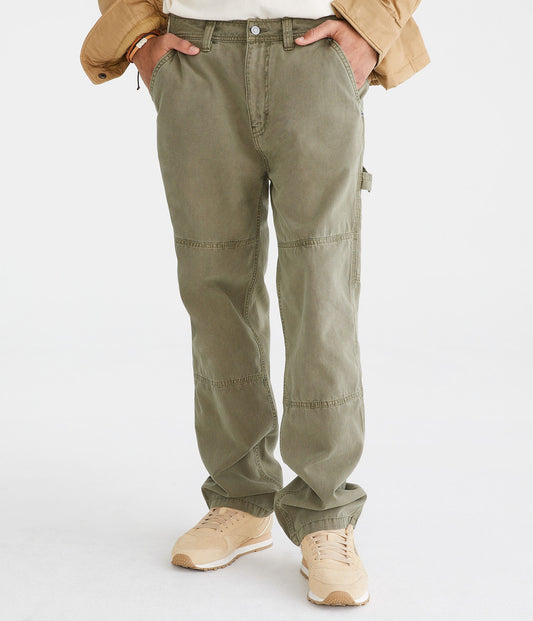 Pantalón holgado tipo carpintero
