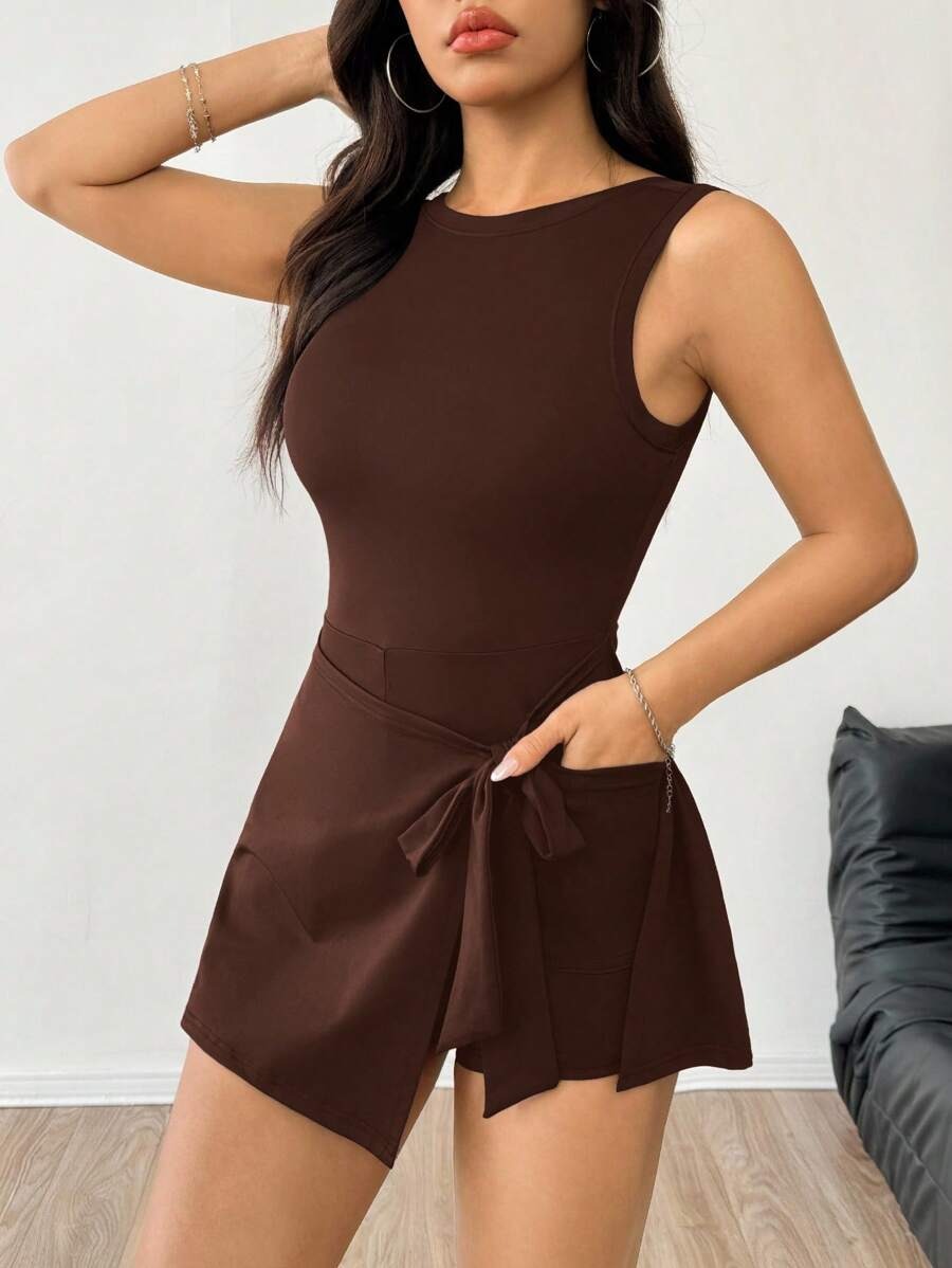 Mono minimalista, sin mangas