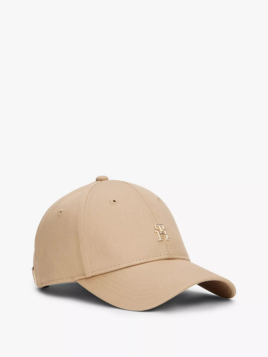 Gorra con logo en broche