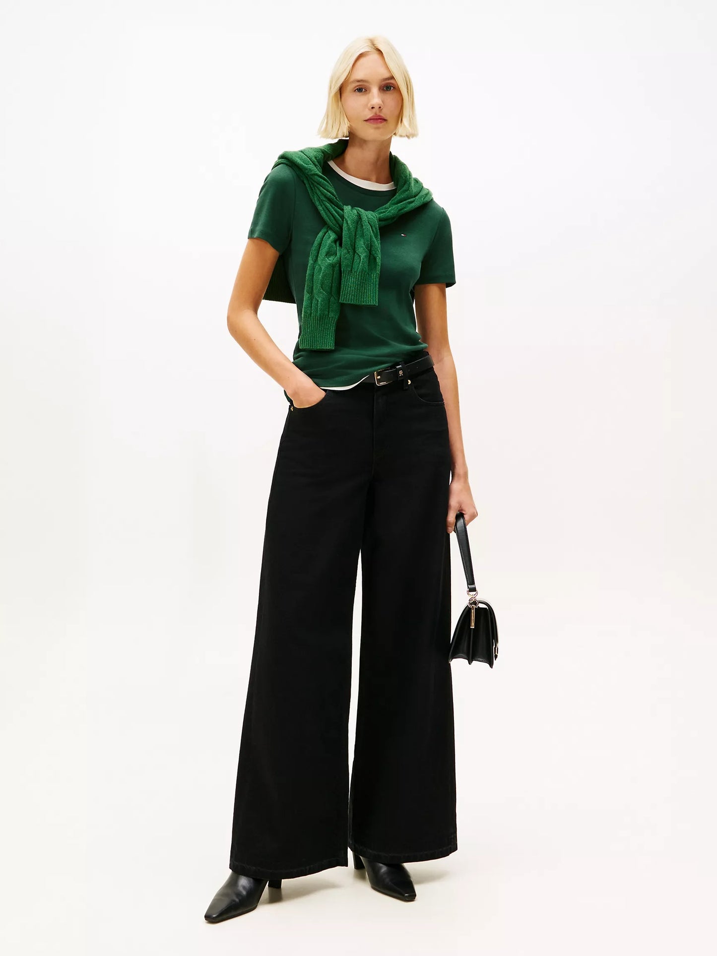 Franela cuello redondo unicolor con logo