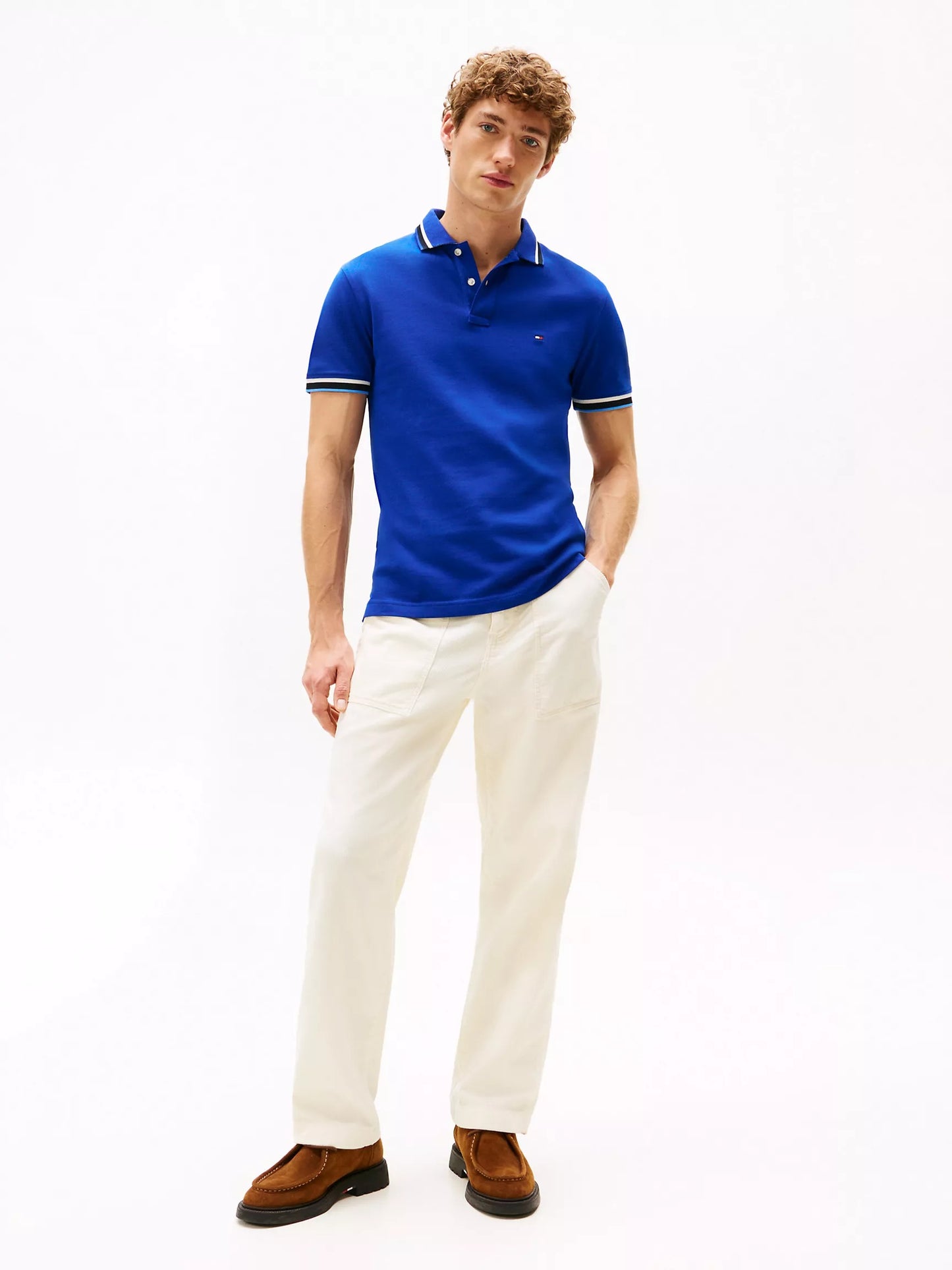 Chemise ajustada con cuello y mangas ribeteadas