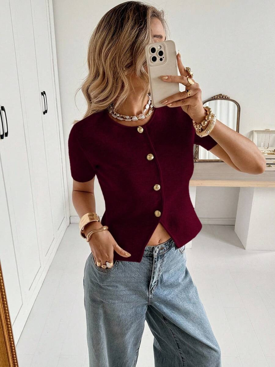 Blusa elegante con botones metálicos