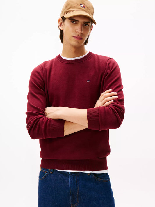 Suéter cuello redondo unicolor con logo
