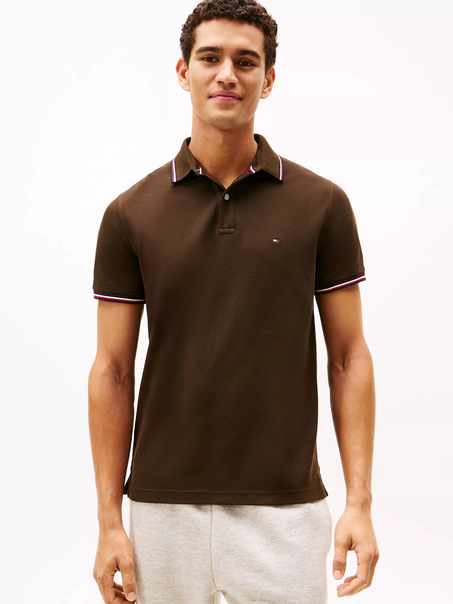 Chemise unicolor con cuello ribeteado