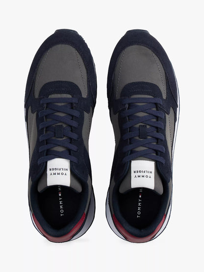 Calzado deportivo con textura combinada de pana