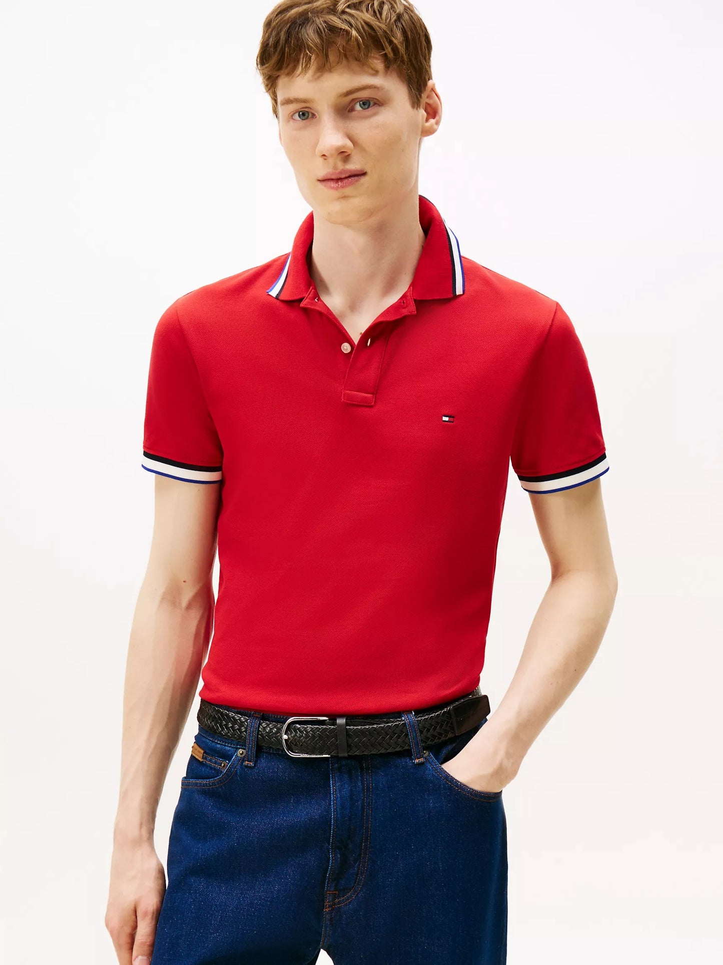 Chemise ajustada con cuello y mangas ribeteadas