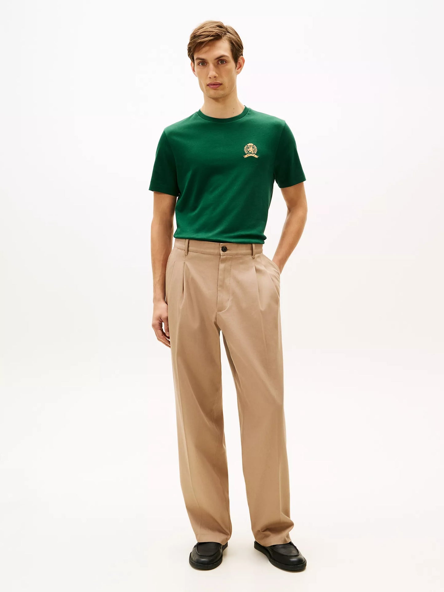 Franela cuello redondo con logo bordado