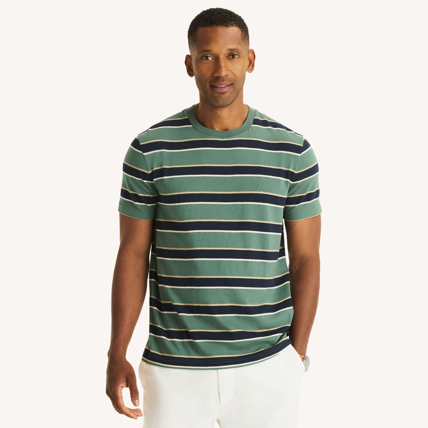 Franela cuello redondo con franjas y bordado