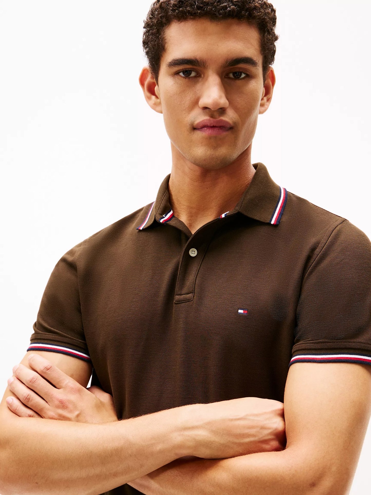 Chemise unicolor con cuello ribeteado