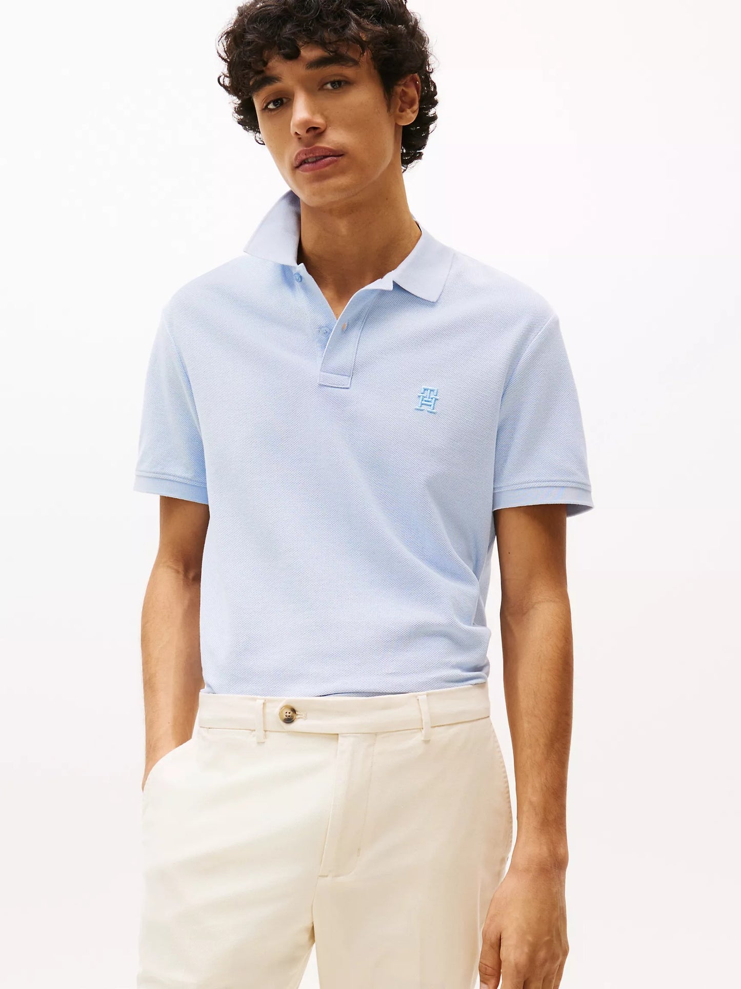 Chemise regular unicolor con logo en monograma bordado