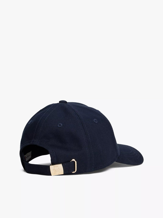 Gorra con logo en broche