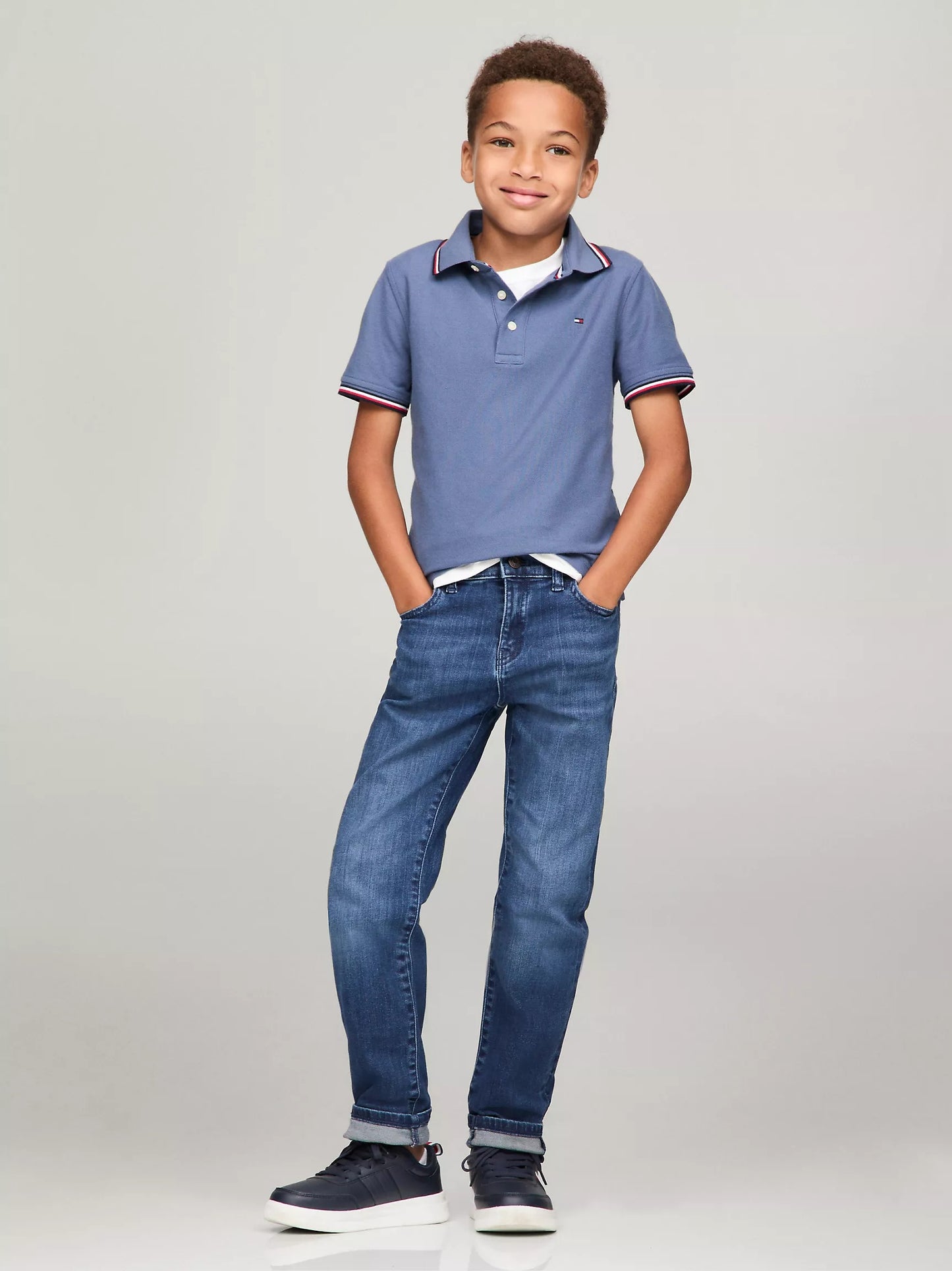 Chemise unicolor con cuello ribeteado para niño