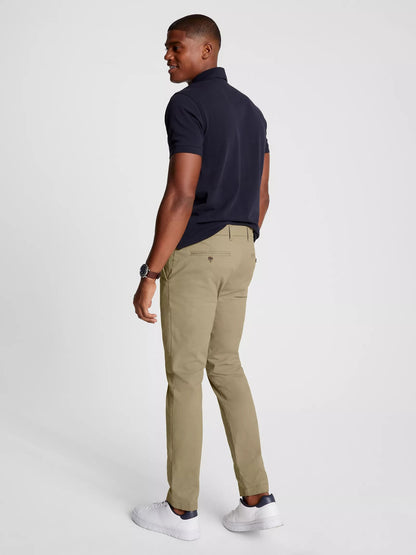Pantalón chino ajustado