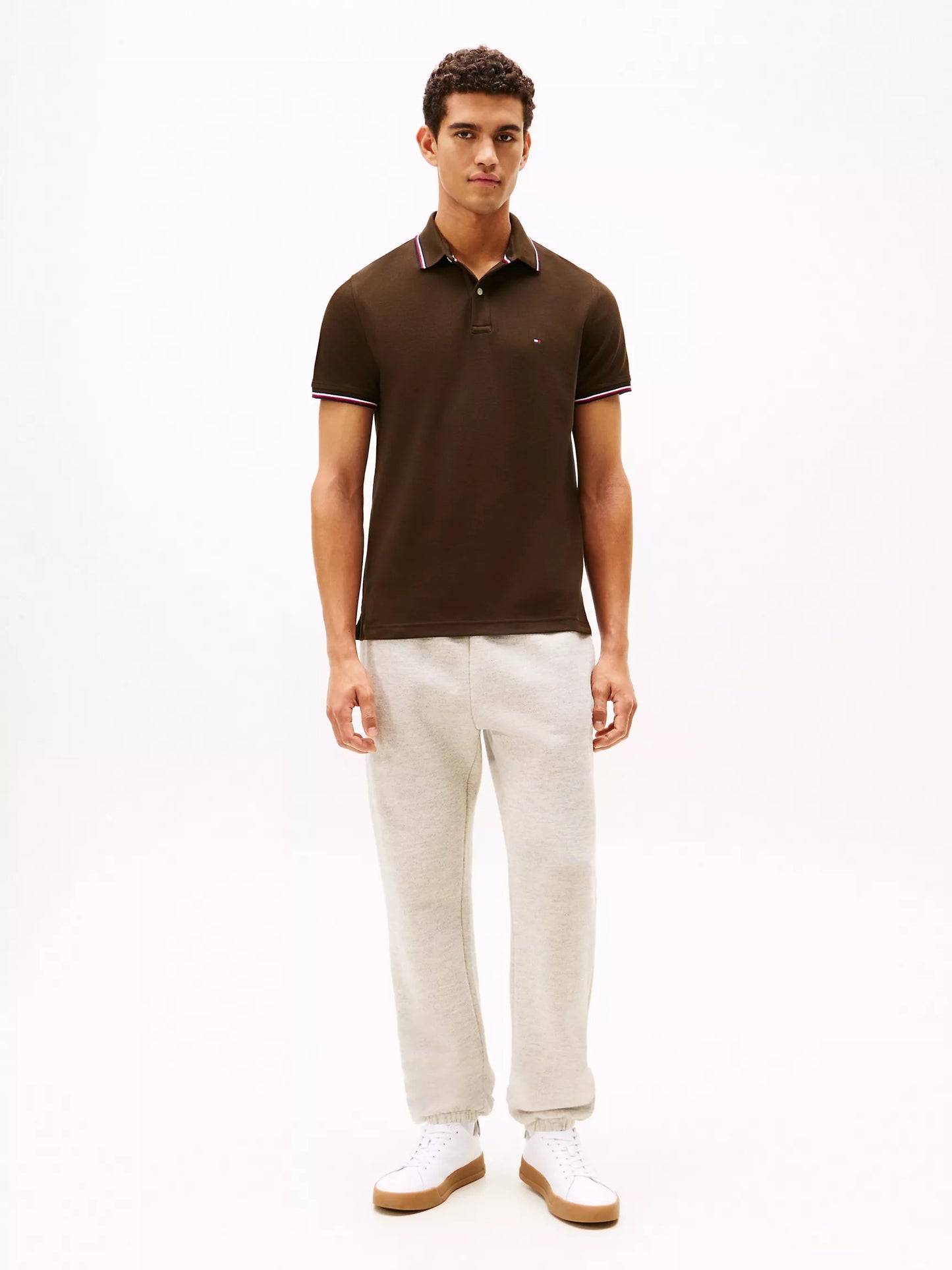 Chemise unicolor con cuello ribeteado