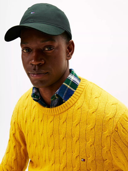 Gorra con bandera bordada