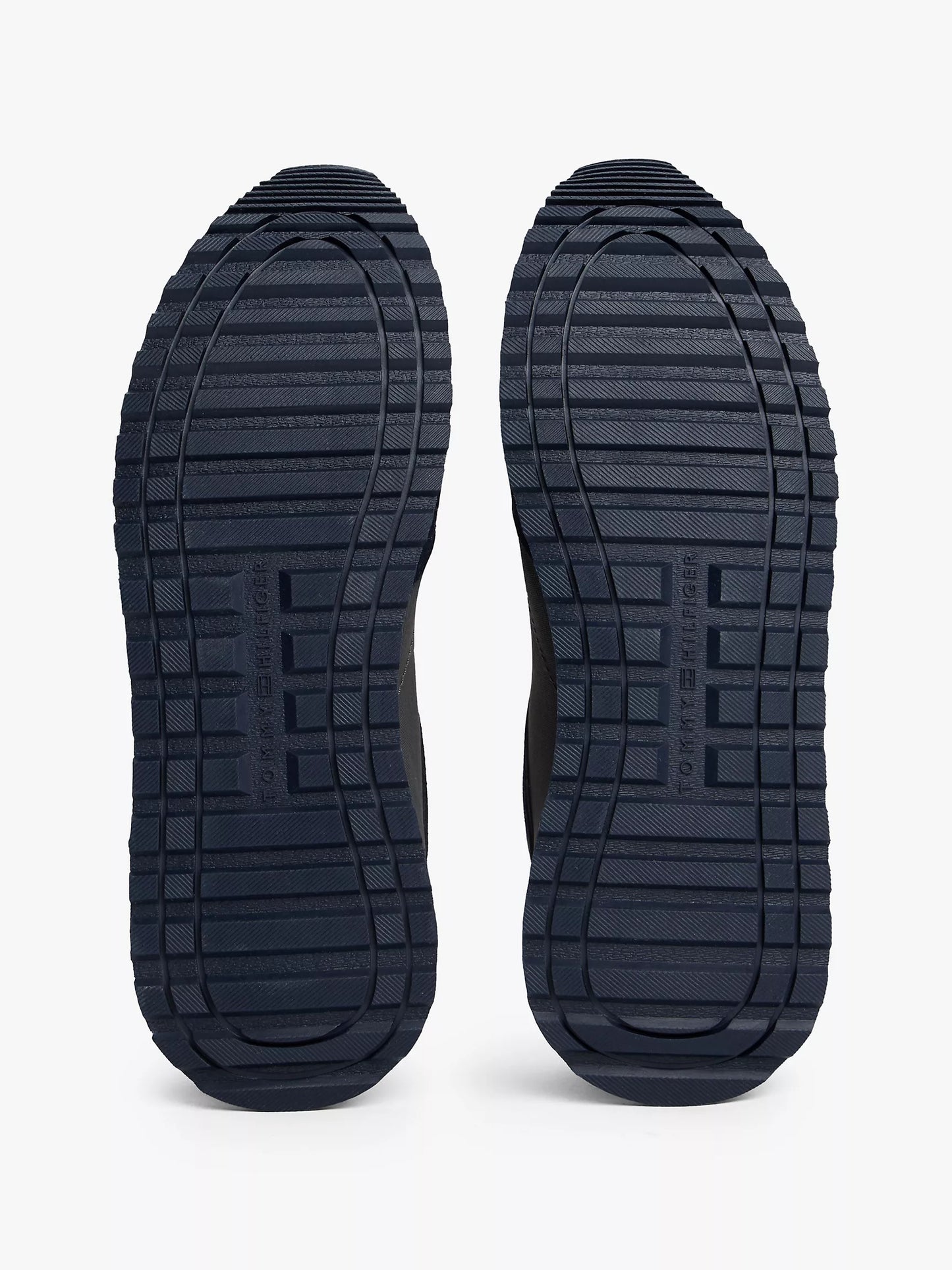 Calzado deportivo con textura combinada de pana