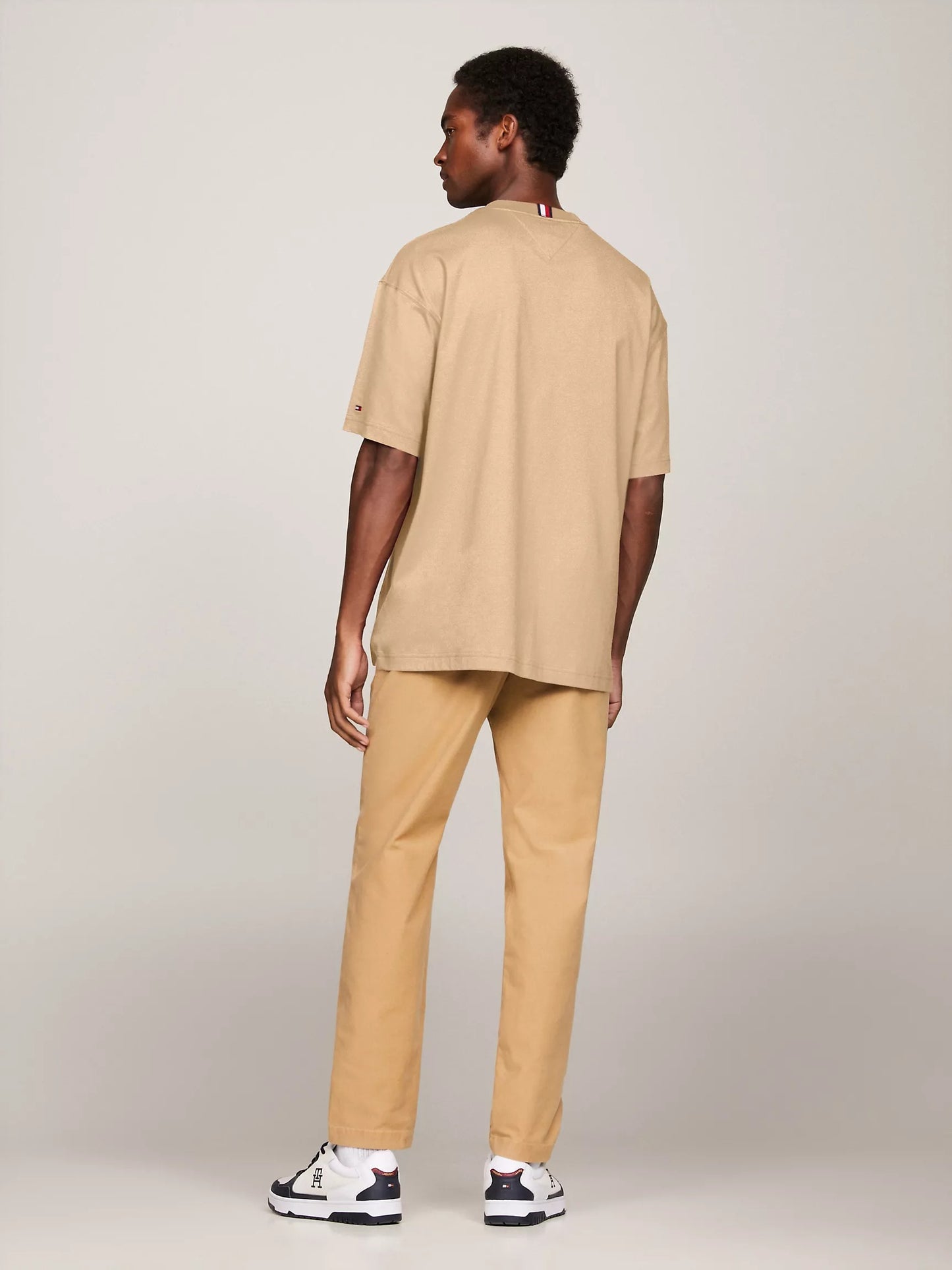 Franela oversized con bordado central