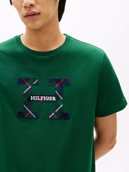 Franela cuello redondo con logo bordado central