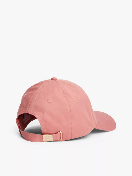 Gorra con logo en broche