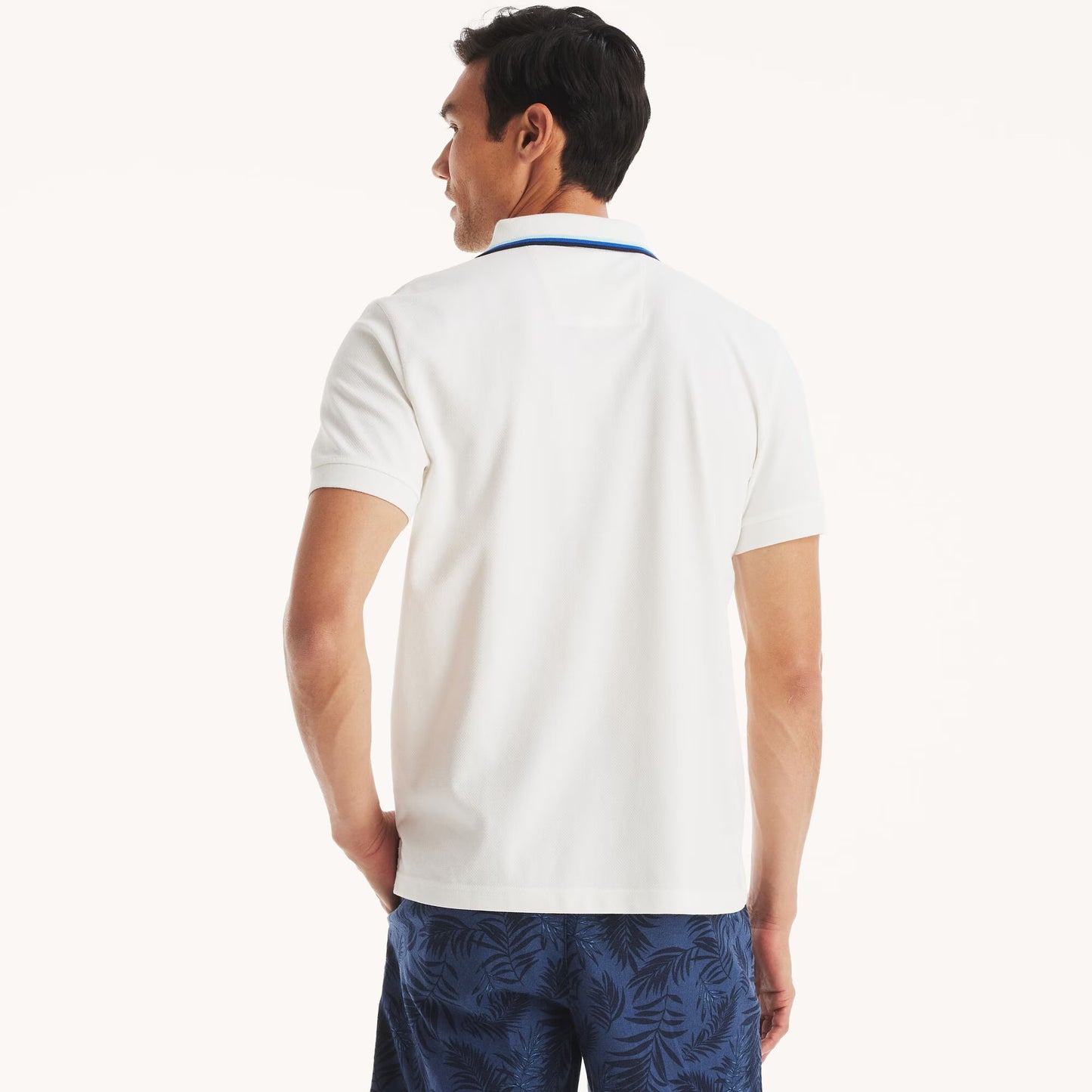 Chemise regular con cuello ribeteado