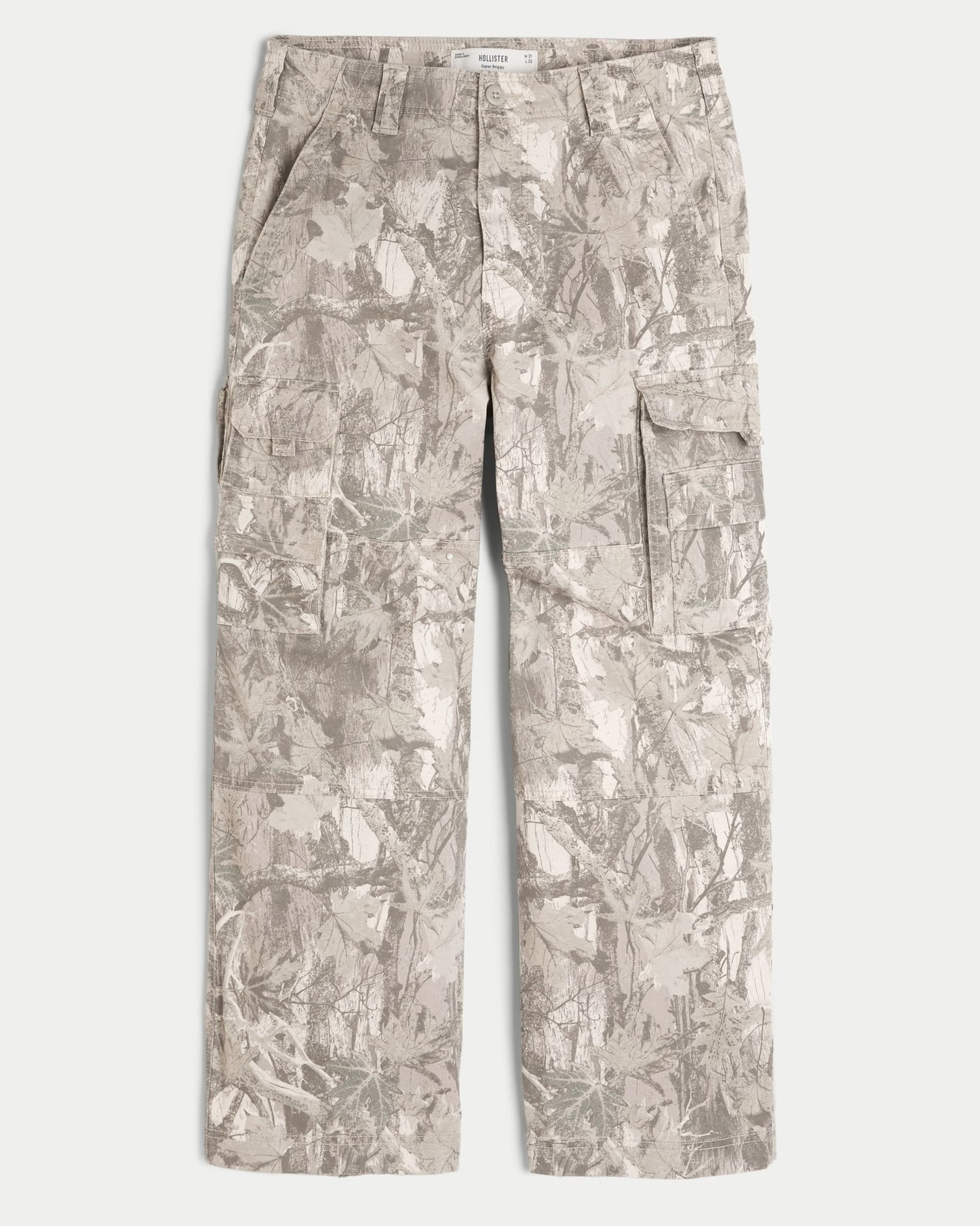 Pantalón baggy tipo cargo con camuflaje