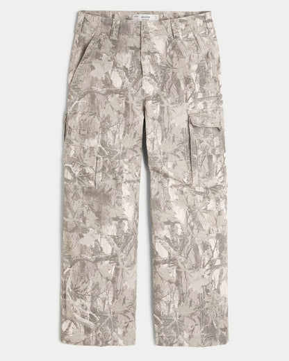 Pantalón baggy tipo cargo con camuflaje