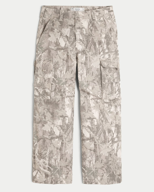 Pantalón baggy tipo cargo con camuflaje