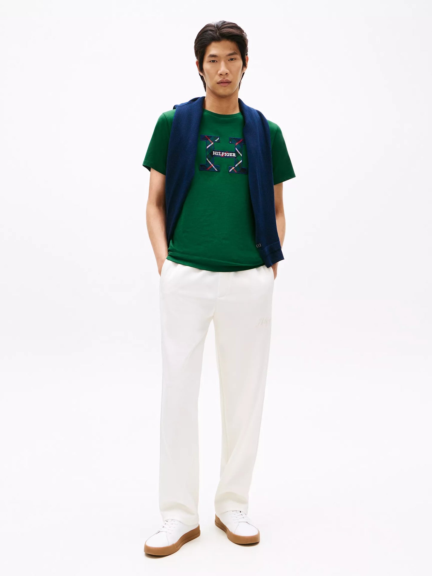 Franela cuello redondo con logo bordado central