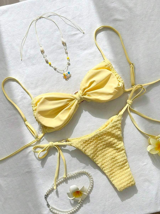 Bikini con concha metálica