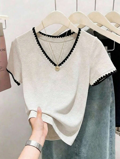 Blusa cuello v con ribete de constraste