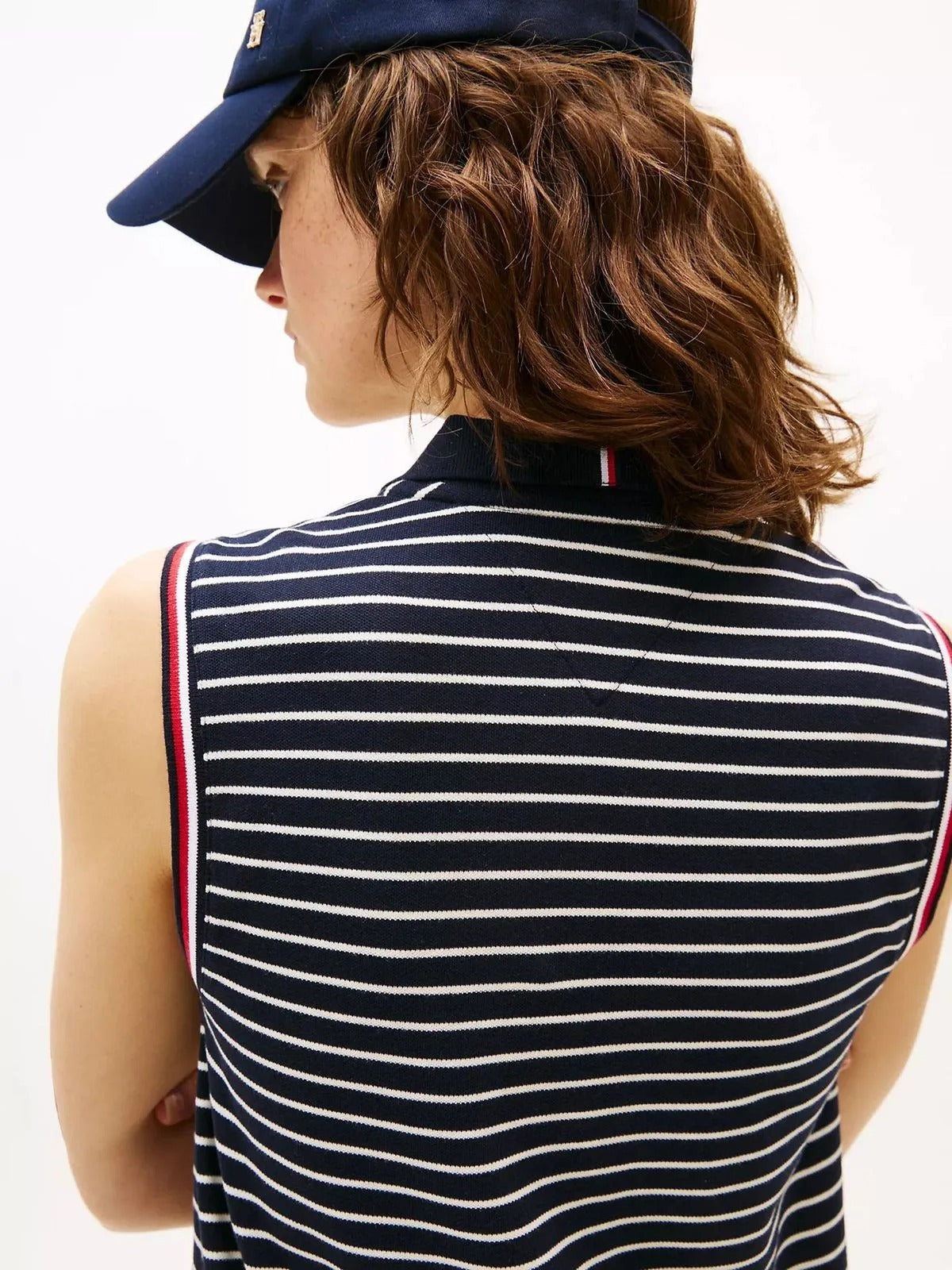 Vestido tela pique sin mangas con patrón de rayas