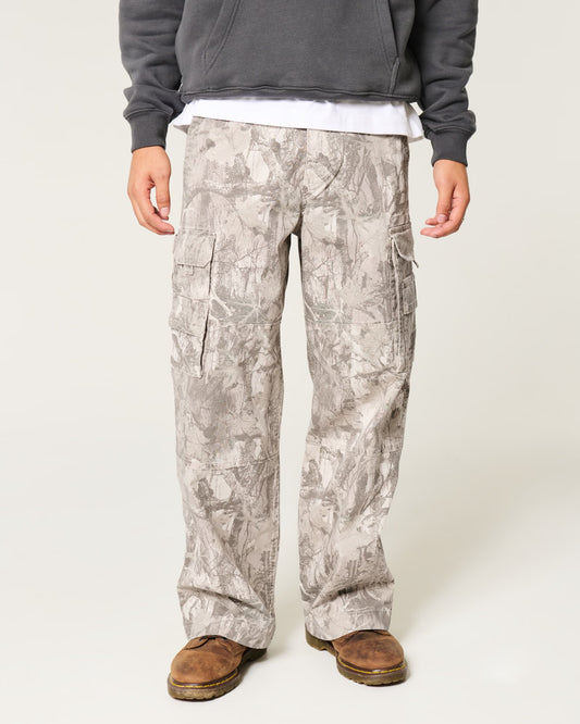 Pantalón baggy tipo cargo con camuflaje