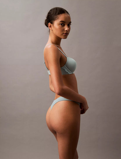 Panty elástica ajustada unicolor con logo tipo hilo