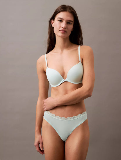Panty elástica de microfibra unicolor con encaje y logo